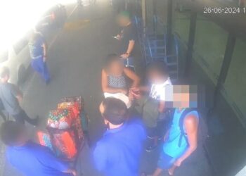 Indivíduo possuía um mandado de prisão em aberto por tráfico de drogas. Divulgação / PMERJ