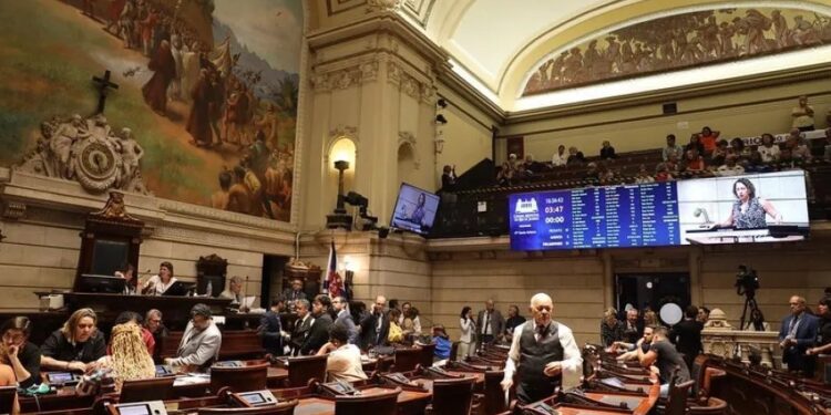 Votação de projeto sobre o uso de armas pela Guarda Municipal do Rio é adiado