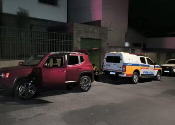 O carro da vítima foi encontrado no bairro Aparecida 7º Seção. — Foto: Henrique Campos