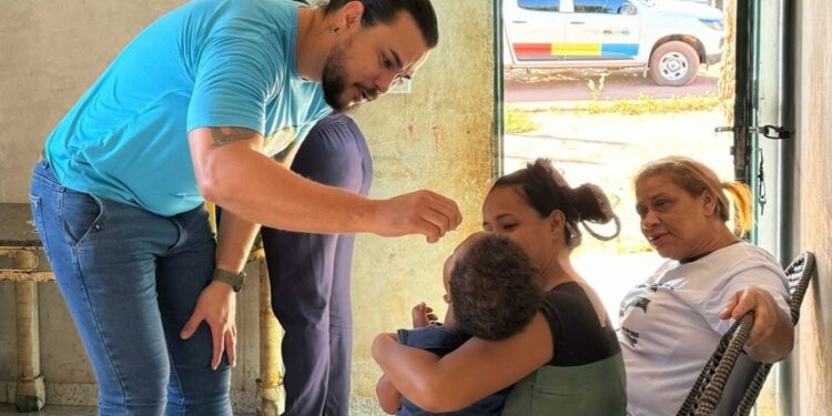 Semus realiza visitas domiciliares para vacinar crianças menores de cinco anos