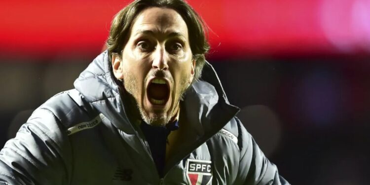 Zubeldia toma cartão amarelo e desfalca o time diante do Bahia
Foto: Divulgação / X / Conmebol