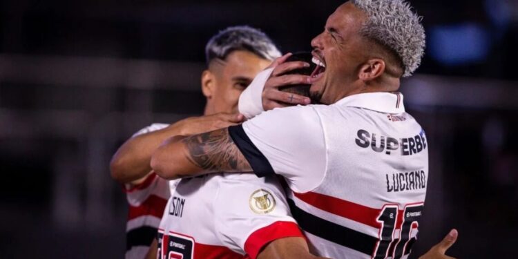 São Paulo vence Criciúma no Morumbis, se recupera e cola no G6 do Brasileirão