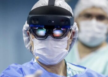 Óculos de realidade mista foram utilizados em procedimento cirúrgico para retirar tumor de pulmão pela primeira vez em hospital no Brasil
Davidyson Damasceno/IgesDF.