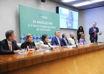 Frente Parlamentar Mista de Educação discutiu  PNE


Fonte: Agência Câmara de Notícias