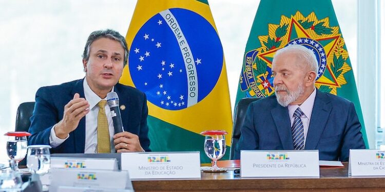 Governo apresenta novas metas educacionais após expiração do Plano Nacional