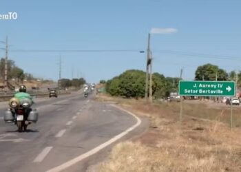 Acidente aconteceu em faixa de pedestres da BR-010, no Aureny IV — Foto: Reprodução/TV Anhanguera