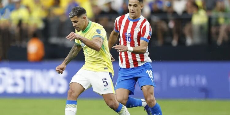 Bruno Guimarães justifica comemoração e ganha apoio de Vini Jr.: “Vamos juntos”