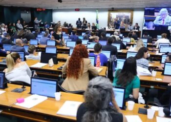 CCJ da Câmara debaterá PEC nesta terça