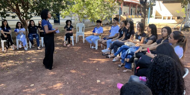 Estudantes da Escola Estadual Liberdade, de Palmas, participam de atividades na Semana de Escuta das Adolescências