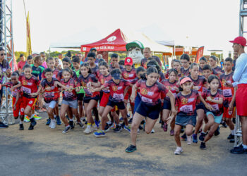 Dezenas de crianças dão largada na inédita Corridinha do Fogo, do Corpo de Bombeiros Militar do Tocantins