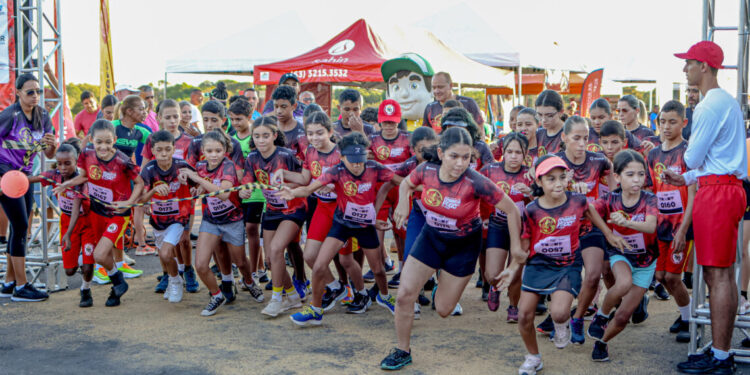 Governo do Tocantins reúne centenas de famílias para Corridinha do Fogo num sábado cheio de diversão e incentivo ao esporte