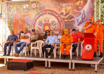 O comandante-geral do CBMTO, coronel Ornelas, presidiu a cerimônia de troca de comando em Dianópolis