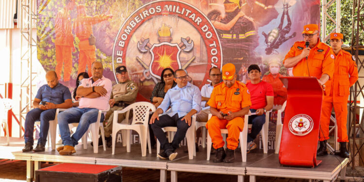 O comandante-geral do CBMTO, coronel Ornelas, presidiu a cerimônia de troca de comando em Dianópolis