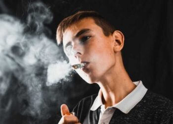 Entre os fatores de risco de adolescentes brasileiros para doenças não transmissíveis está o tabagismo