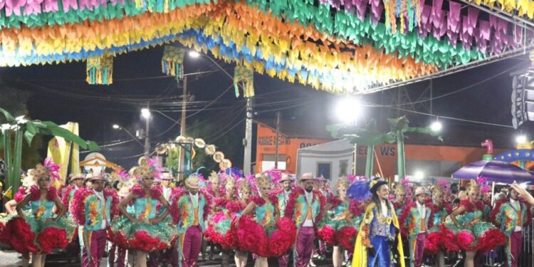 Amélio Cayres participa da abertura do Arraiá do Miguelão, maior evento junino do Bico do Papagaio