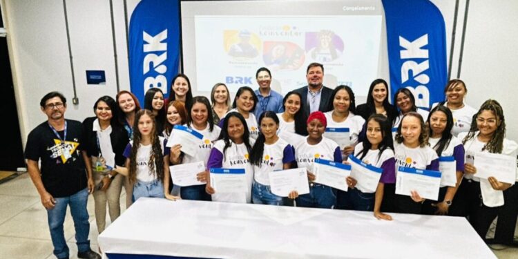 BRK realiza formatura de alunas do Projeto Reinventar
