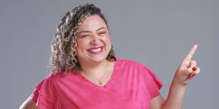 Apresentadora Chayla Felix confirma pré-candidatura a vereadora de Palmas com afastamento temporário do Balanço Geral