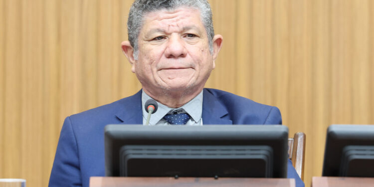 Ao se licenciar do mandato para se dedicar à pré-campanha, Ivory diz que foi convocado pelo sentimento popular