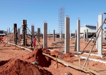 Pilares já concluídos no Colégio Militar Jorge Humberto Camargo, que avança em sua nova estrutura moderna e completa - Aldemar Ribeiro/Governo do Tocantins