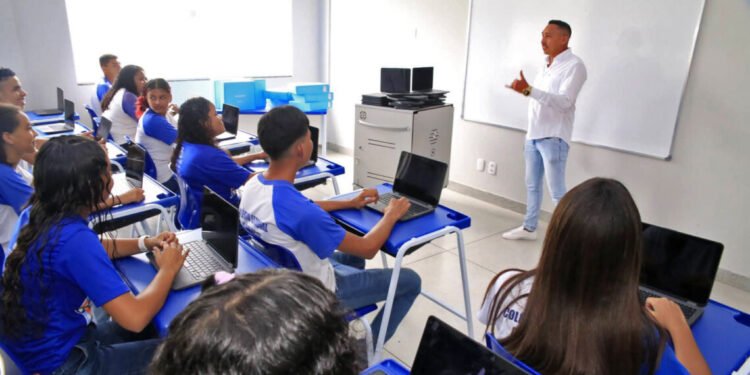 Governo do Tocantins investe mais de R$ 151 milhões em educação e é destaque nacional na evolução percentual de crianças alfabetizadas