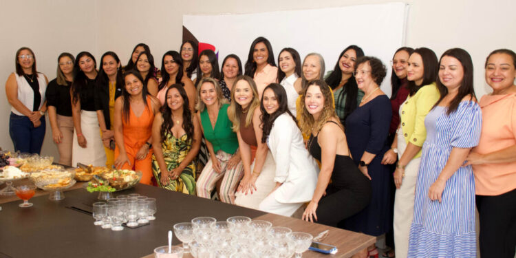 Primeira-dama Karynne Sotero participa de encontro com primeiras-damas do Vale do Araguaia