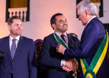 Governador Wanderlei Barbosa recebe a Comenda da Ordem do Mérito Anhanguera, concedida pelo governo do Estado de Goiás;