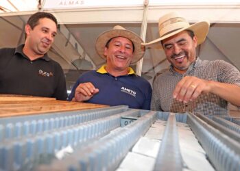 Governador Wanderlei Barbosa visitou o estande da mineração na Agrosudeste 2024 - Marcio Vieira/Governo do Tocantins