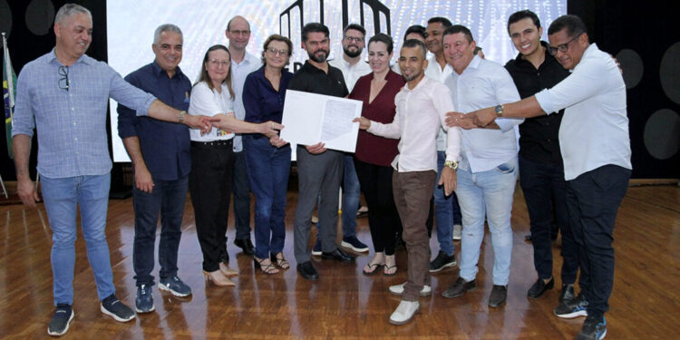 Em Palmas, Governo do Tocantins entrega 217 títulos de imóveis no setor Irmã Dulce 