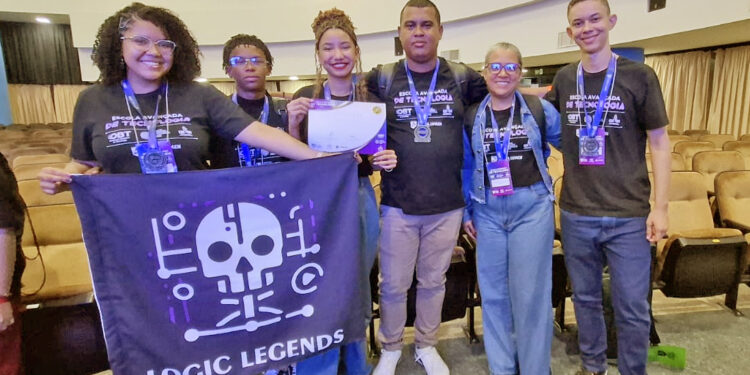 Equipe do Colégio Estadual Desembargador Virgílio de Melo Franco que foi destaque na imersão tecnológica