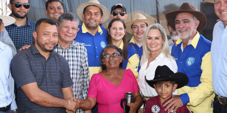 Em Recursolândia, governador em exercício, Amélio Cayres, prestigia cavalgada em comemoração aos 33 anos do município