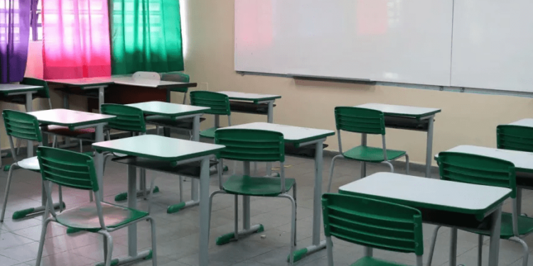 Comissão aprova projeto que prevê aulas presenciais e remotas na educação básica