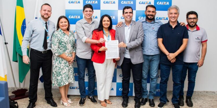 Prefeito Celso Morais assina contrato para a construção de 150 casas em Paraíso