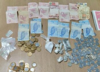 PM apreendeu substâncias análogas à maconha e cocaína, dinheiro em espécie e produtos geralmente utilizados no tráfico de drogas - Crédito: Ascom 4ª CIPM