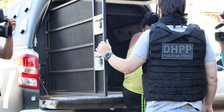 Mulher apontada como autora de homicídio de jovem no Distrito de Buritirana é presa pela Polícia Civil em Palmas