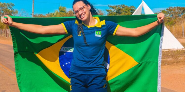 Tocantínia recebe filha ilustre que atua na seleção brasileira