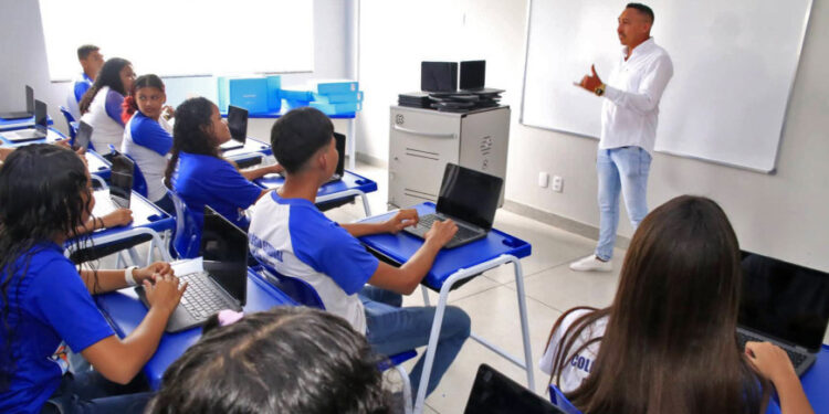 PL cria política de incentivo à formação de professores para a educação básica