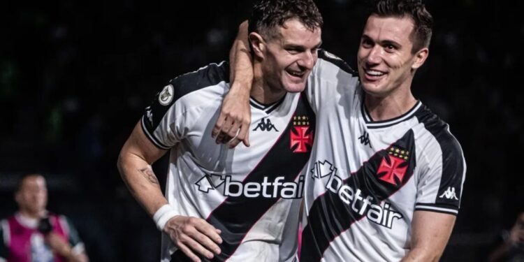 Vasco domina Fortaleza, aproveita expulsão e respira na tabela do Brasileirão