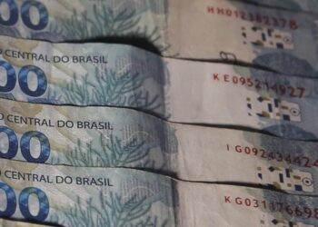 Juros: taxas caem acompanhando dólar e com defesa do ajuste fiscal pelo governo
José Cruz/Agência Brasil