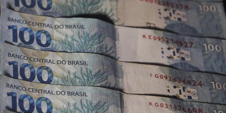 Juros: taxas registram queda diante de desvalorização do dólar e com defesa do ajuste fiscal