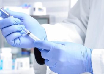 Existem, atualmente, dois tipos de vacina contra herpes-zóster: a atenuada e a recombinada inativa • Luis Alvarez/GettyImages