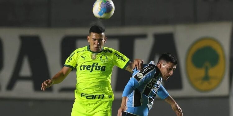 Grêmio sai na frente, mas cede empate ao Palmeiras pelo Brasileirão