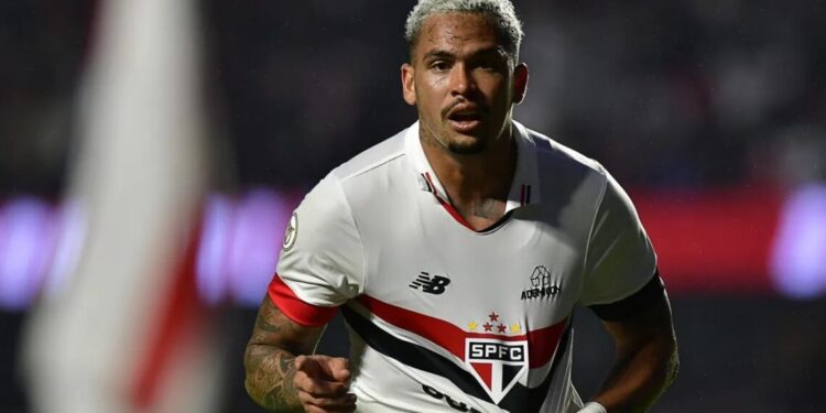 São Paulo vence Bahia de Ceni no MorumBIS e entra no G6 do Brasileirão