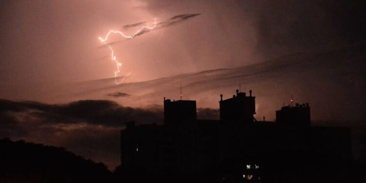 Sul, Nordeste e Norte do Brasil têm alerta para temporais ao longo desta sexta-feira