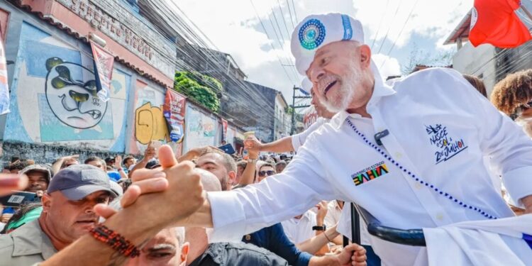 Presidente da República, Luiz Inácio Lula da Silva, durante Caminhada do Dois de Julho, no Largo da Soledade. Salvador - BA
Ricardo Stuckert/PR