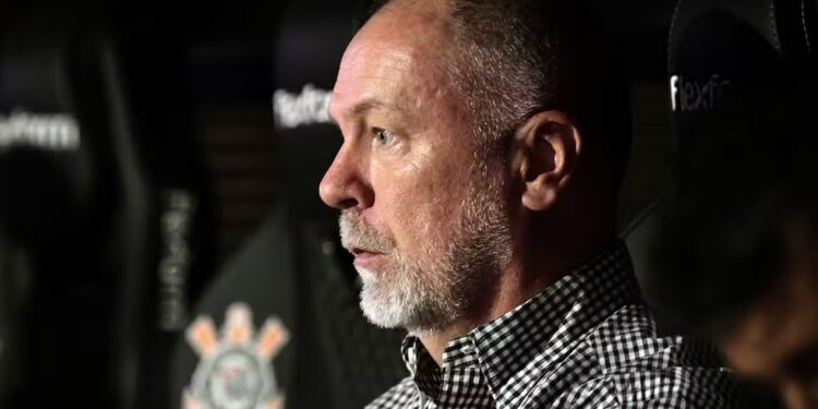 Mano Menezes aceita oferta do Fluminense e encaminha acerto para ser novo técnico