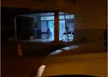 Corpo foi abandonado na porta de unidade de saúde — Foto: Divulgação