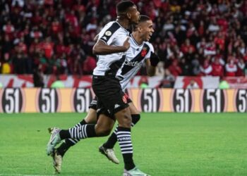 Lyncon, de 19 anos, comemora seu primeiro gol como profissional do Vasco Leandro Amorim/Vasco