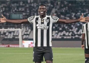 Luiz Henrique marcou o primeiro gol da vitória do Botafogo Vyctor Santos/Pera Photo Press