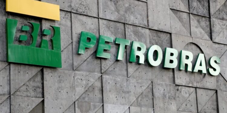Petrobras aumenta gasolina em 7,1% e gás de cozinha sobe 9,8%