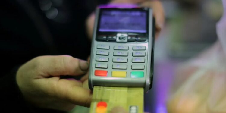 Cartão de crédito: portabilidade do saldo devedor começa hoje